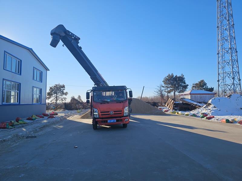 第二管理区三维服务暖民心 冬粮销售不降温.jpg